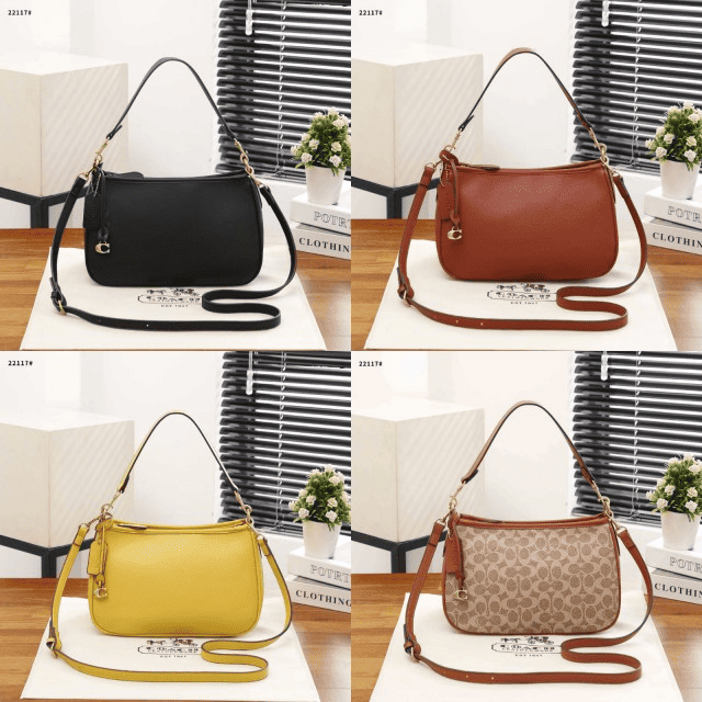 Tas Coach Cary Crossbody In Signature Bag's Gold Hardware 22117 Semi Platinum (Kode: COA926)