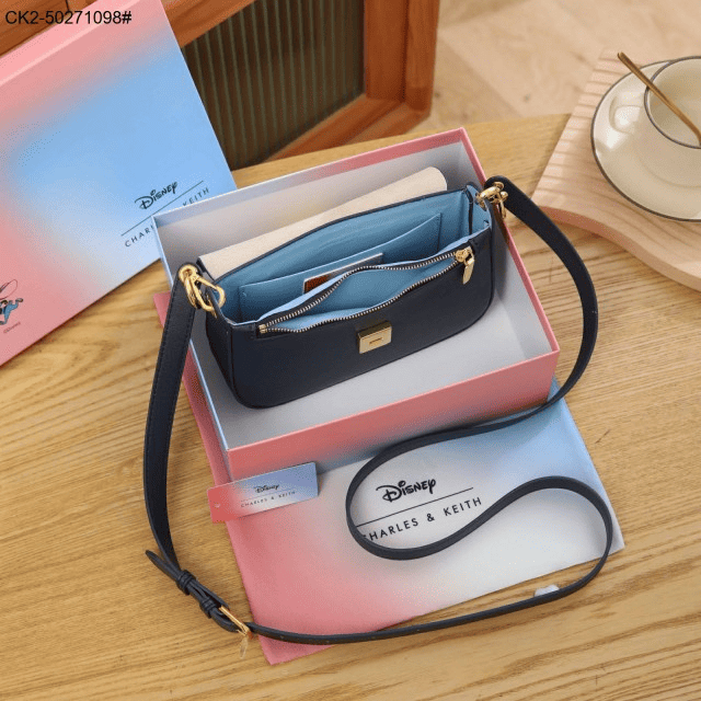 CHARLES & KEITH  
クラシックダブルハンドル　トートバッグ(黒) Black Dulcie Zip-Around Square Wallet - CHARLES & KEITH US