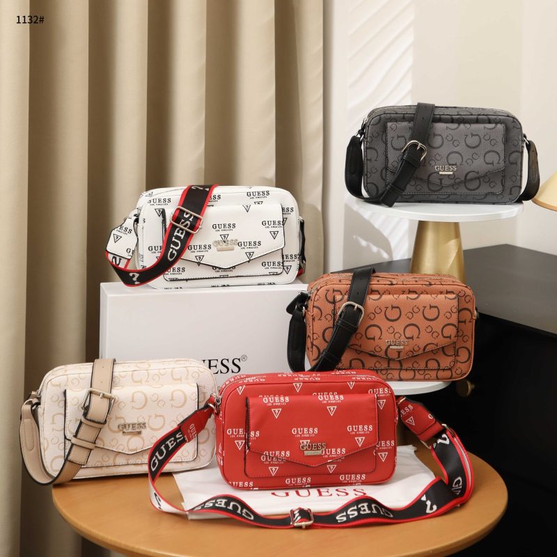 Tas Guess 1132 Luella Logo Camera Crossbody Bag Semi Platinum (Kode: GUE129)