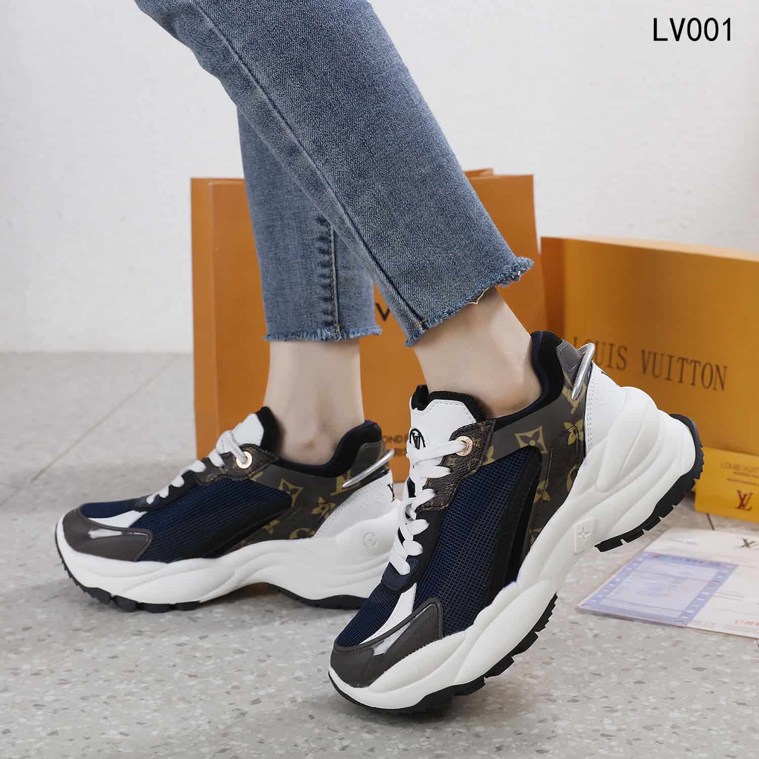 Sepatu Louis Vuitton LV001 Run 55 Sneakers Semi Platinum (Kode