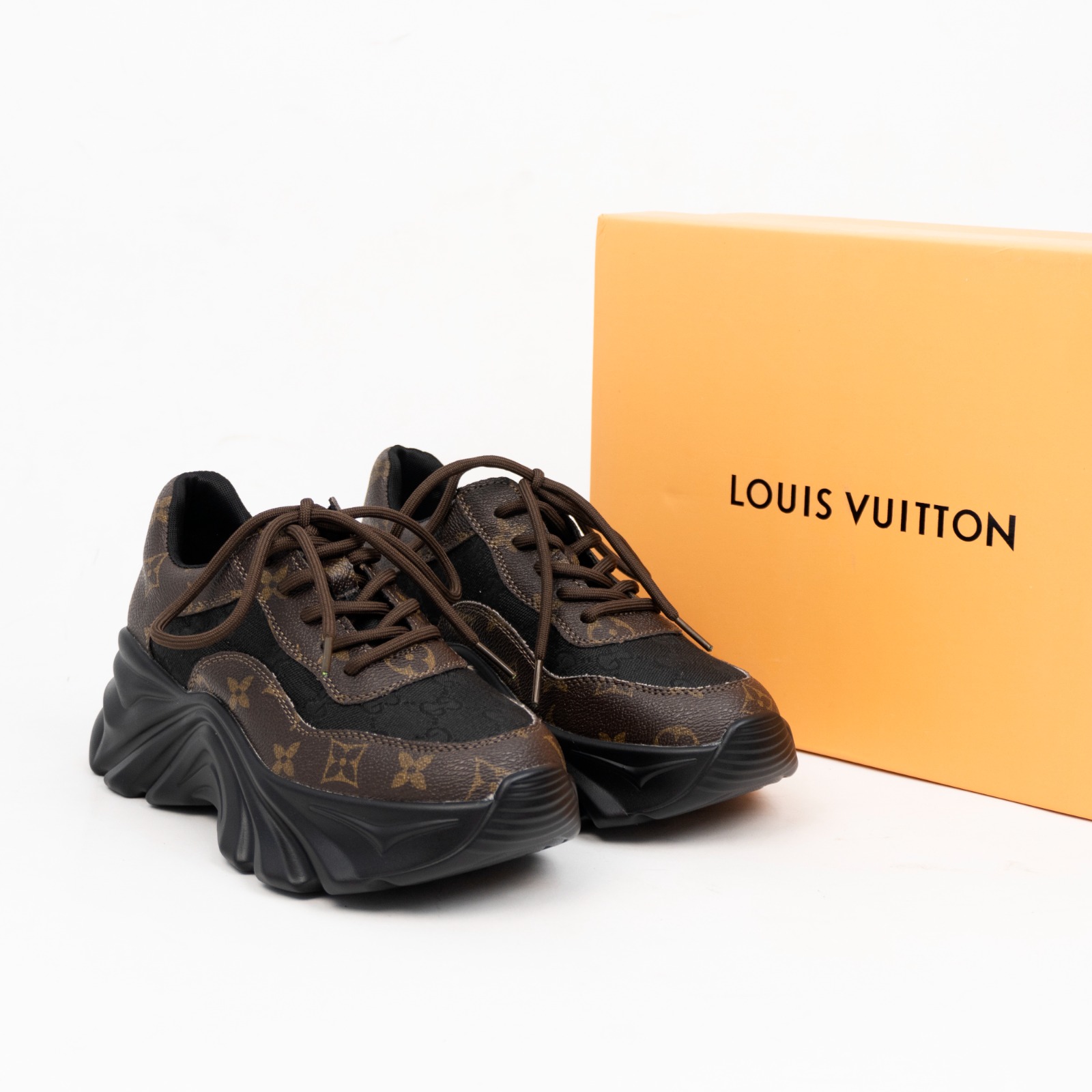 Sepatu Louis Vuitton 8762-11 x Gucci Runaway Sneakers in Monogram