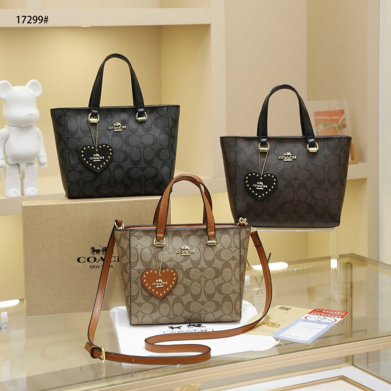 Tas Coach 17299 Gallery Tote in Signature Canvas Semi Platinum (Kode: COA1158)