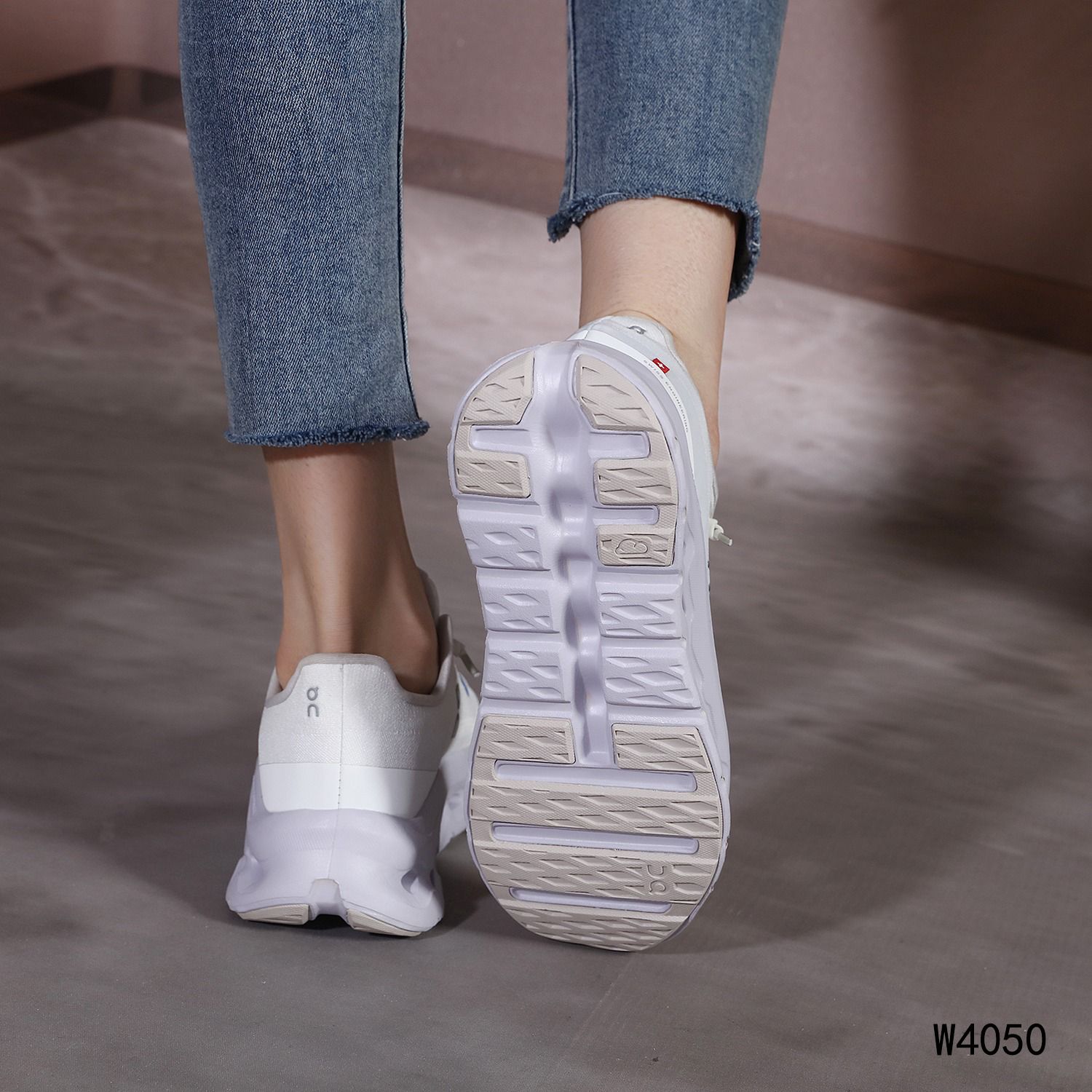 Sepatu On Cloud Running Sneakers Grade AAA W4050 Semi Original (Kode: SOC007)