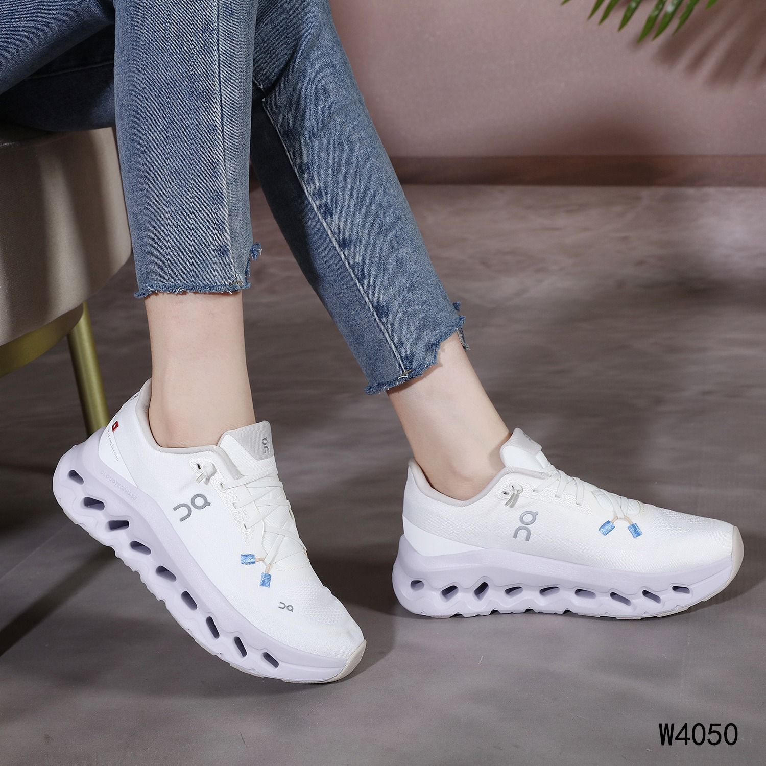 Sepatu On Cloud Running Sneakers Grade AAA W4050 Semi Original (Kode: SOC007)