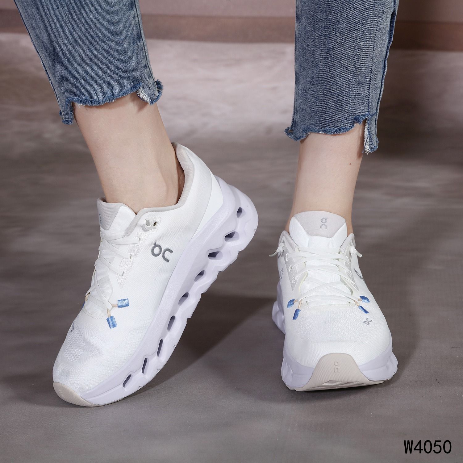 Sepatu On Cloud Running Sneakers Grade AAA W4050 Semi Original (Kode: SOC007)
