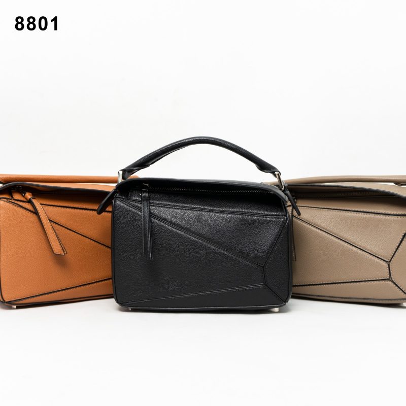 Tas Loewe 8801 Loewe Calfskin Medium Puzzle Bag Semi Platinum (Kode: LOW003)