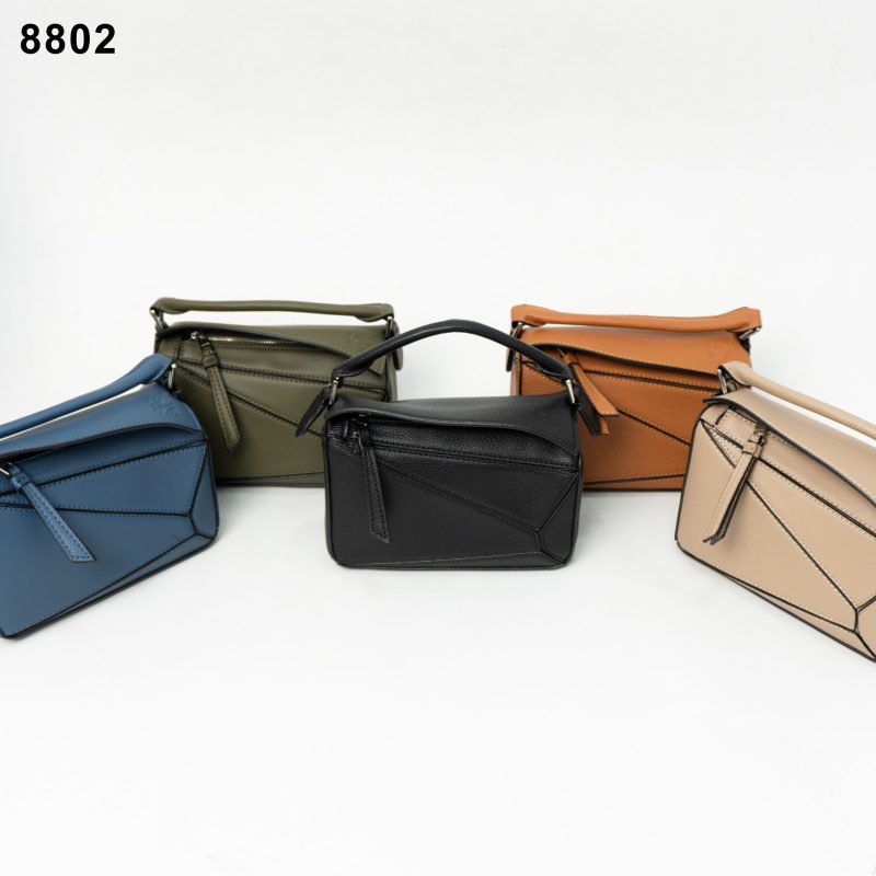 Tas Loewe 8802 Loewe Calfskin Small Puzzle Bag Semi Platinum (Kode: LOW004)