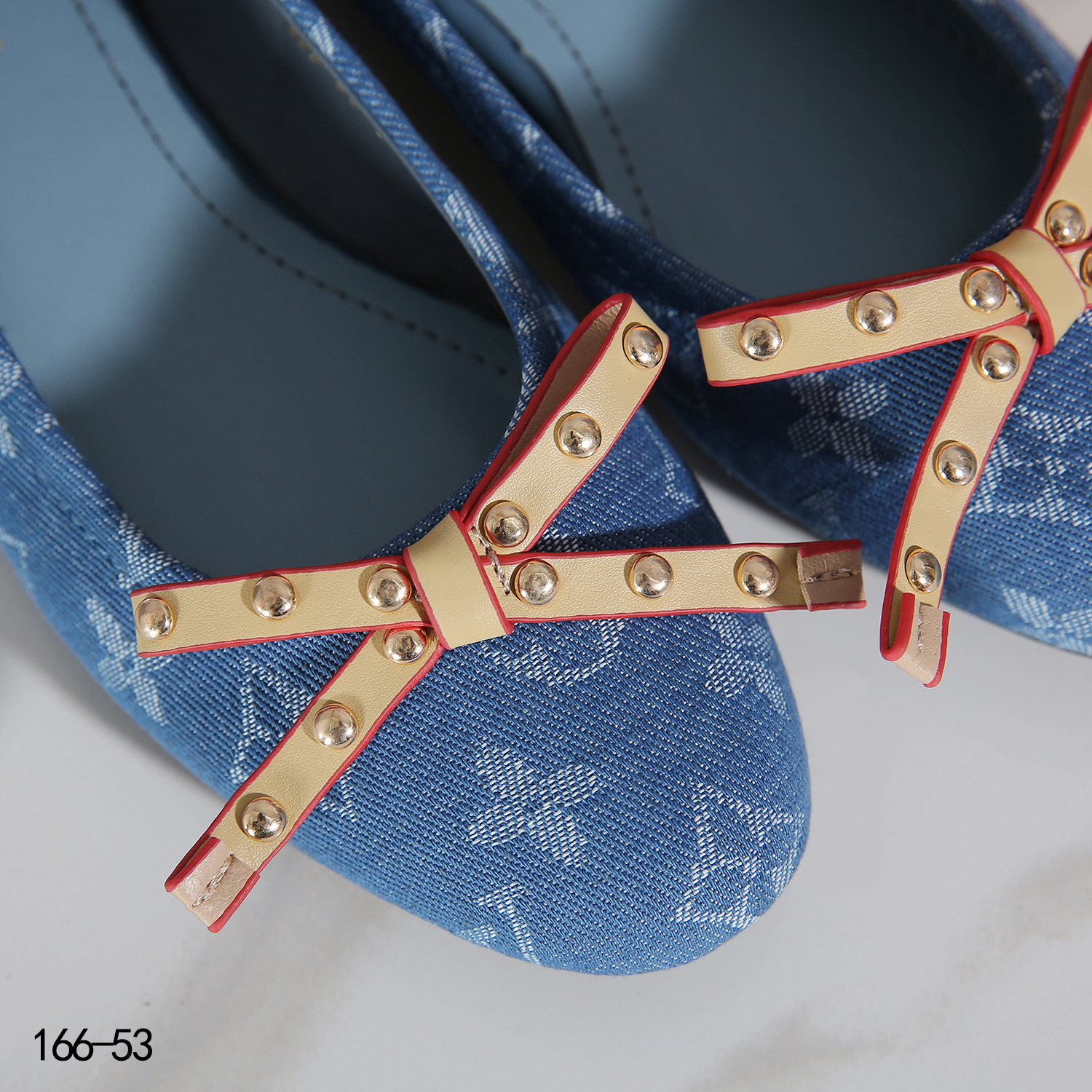 Sepatu LV 166-53 Louis Vuitton Flatshoes Platinum (Kode: SLV431)