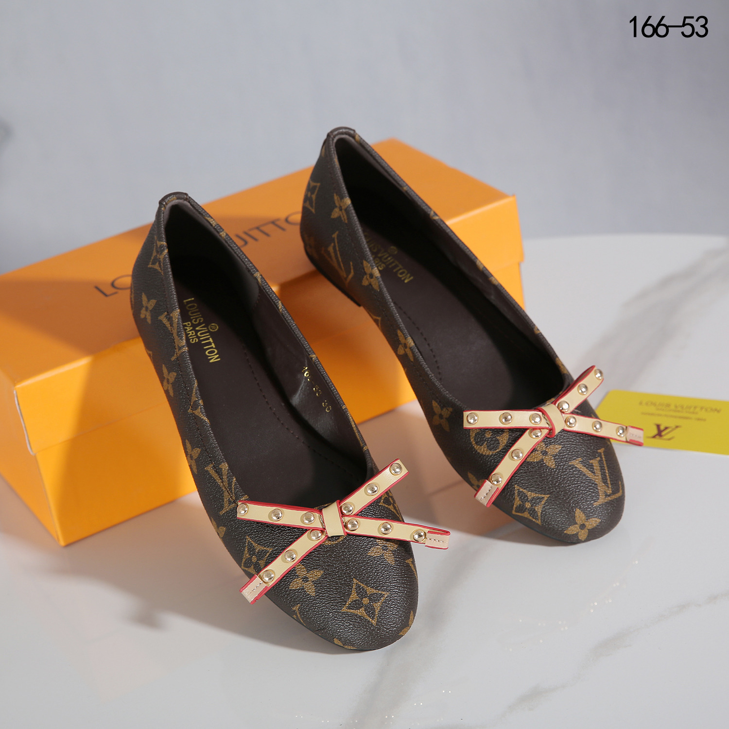 Sepatu LV 166-53 Louis Vuitton Flatshoes Platinum (Kode: SLV431)