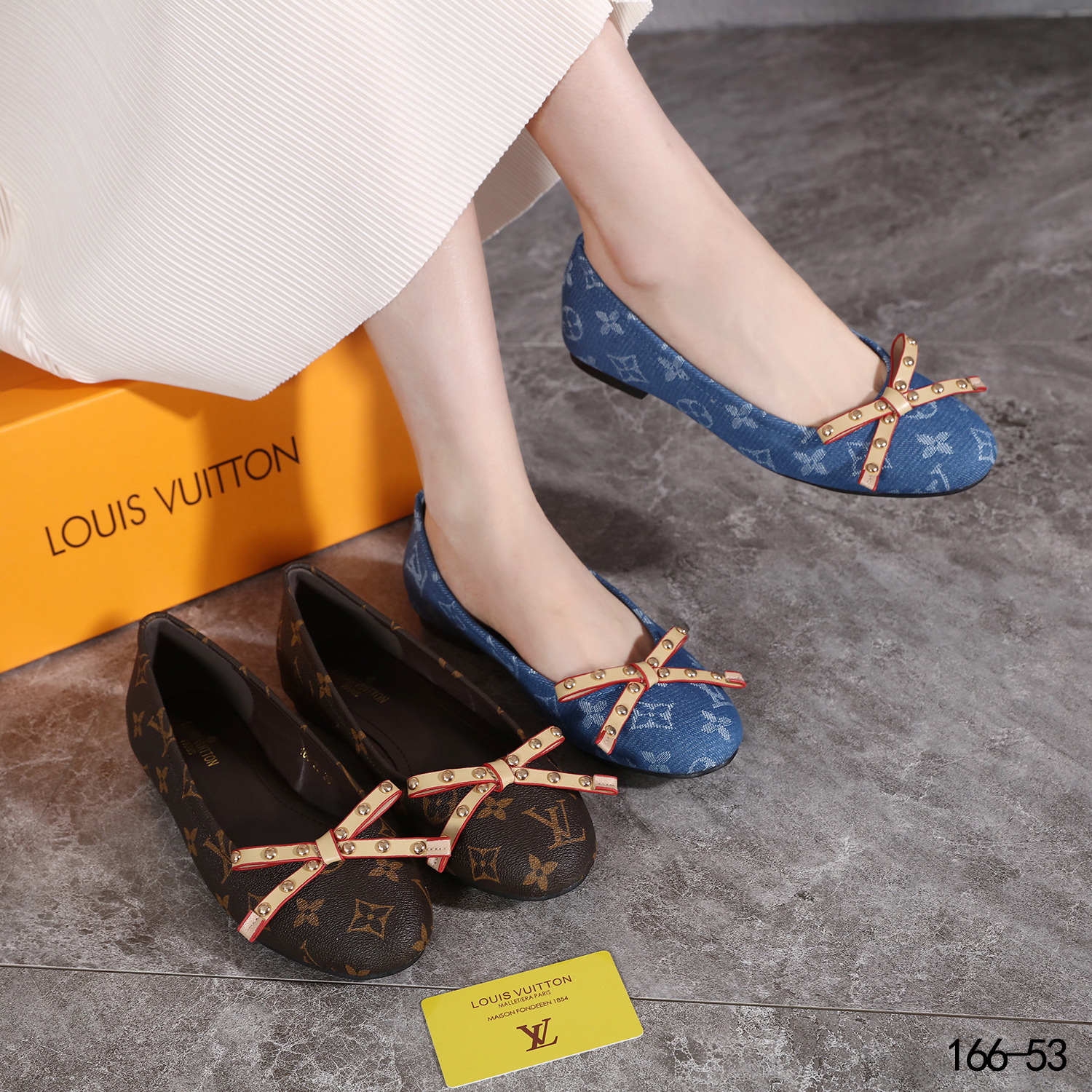 Sepatu LV 166-53 Louis Vuitton Flatshoes Platinum (Kode: SLV431)