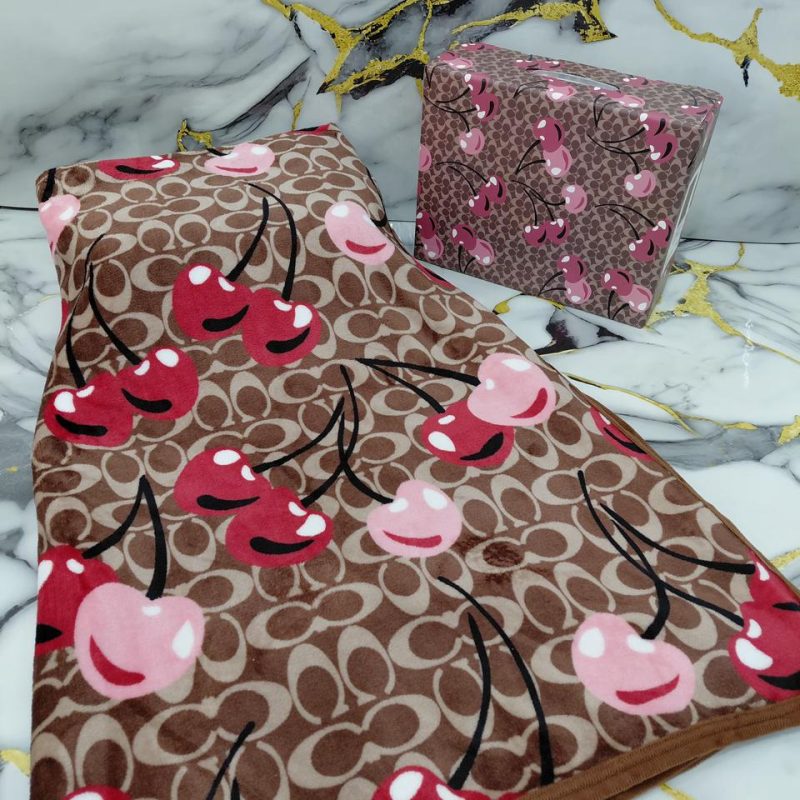 Selimut Coach Classic Brown Cherry Blanket C1995 VIP Grade 1:1 (Kode: SMT015)