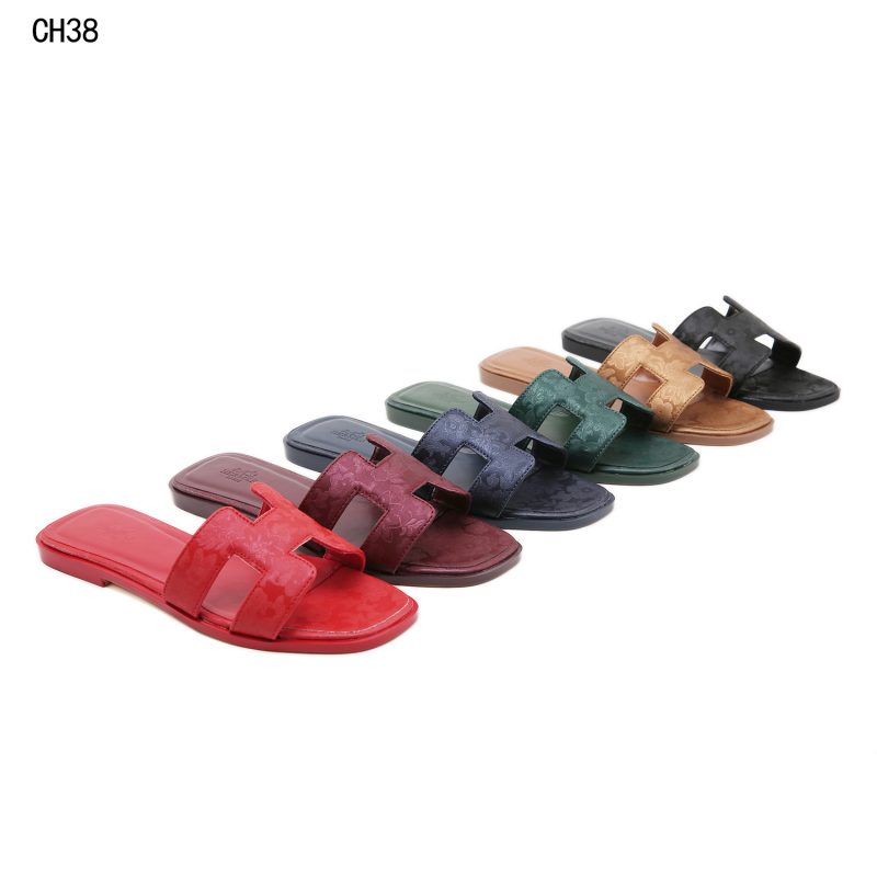 Sandal Hermes Slipper Shoes CH38 Basic Platinum (Kode: SHE330)